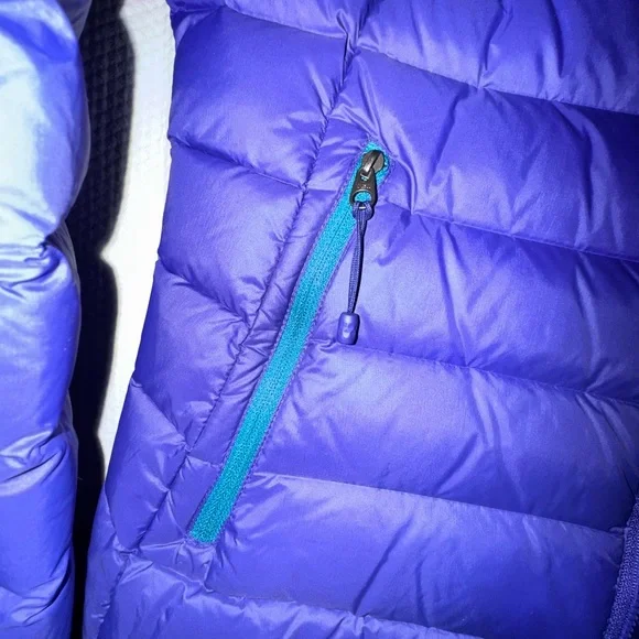 The North Face Women's Vibrant Blue Puffer Jacket - Picture 11 of 15